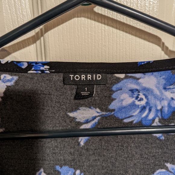 Torrid floral blouse - Picture 2 of 3